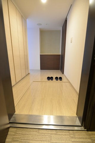 玄関　＊別部屋参照