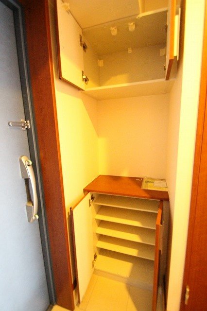 収納　同物件別号室のものです。
