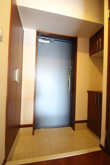 玄関　同物件別号室のものです。