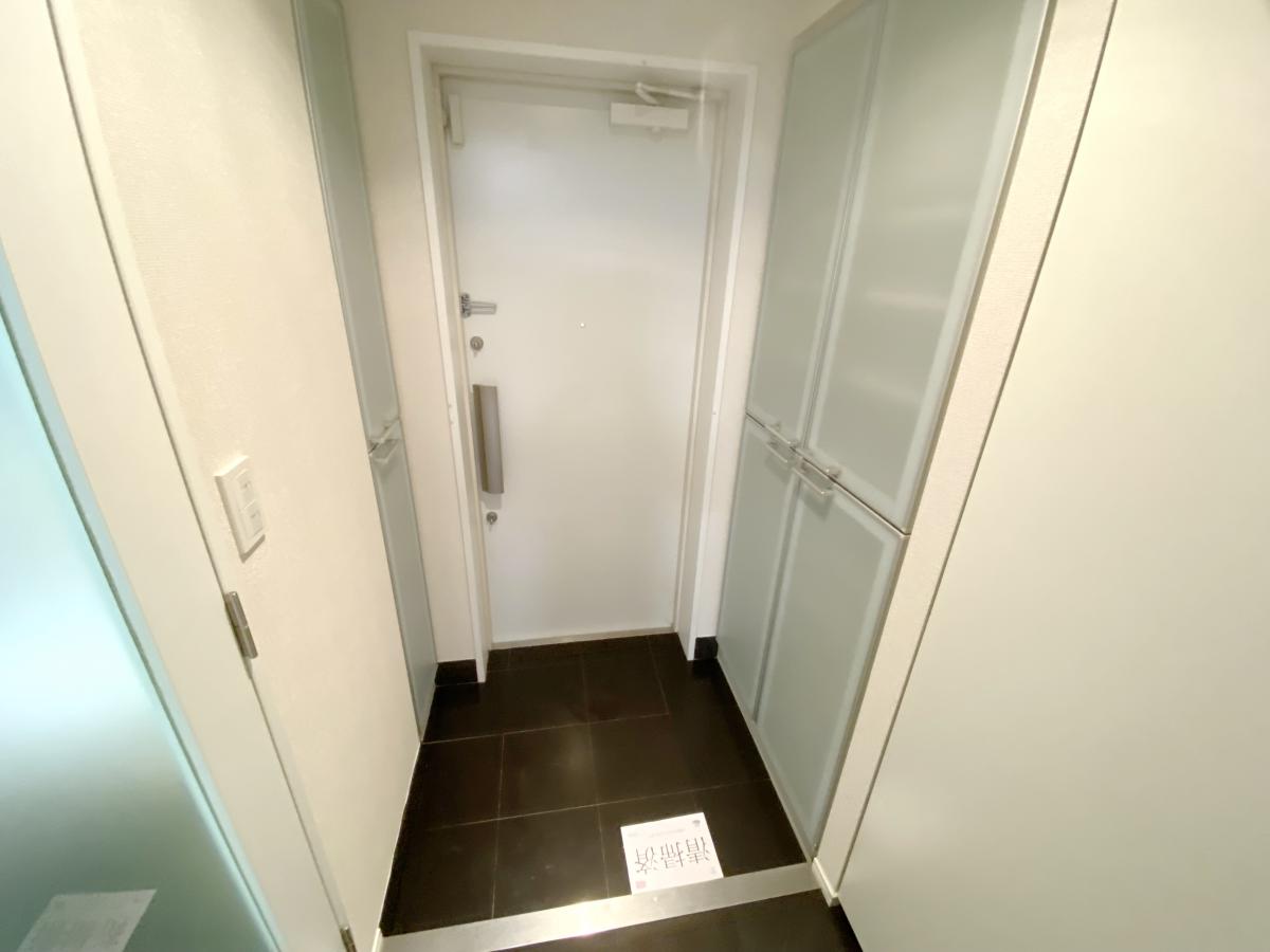 玄関　※別部屋参考写真