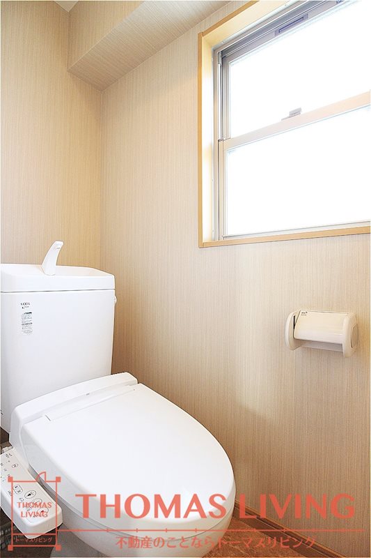 トイレ　トイレには窓がついています。