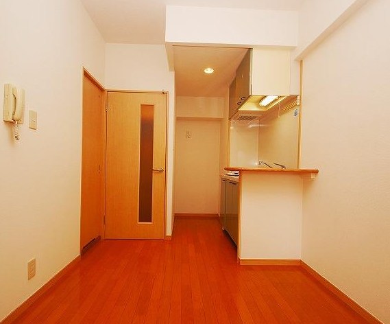 居室・リビング　別号室参考写真です