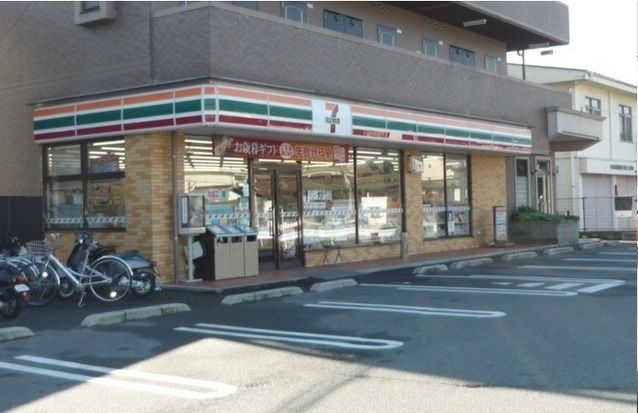 コンビニ　セブンイレブン（コンビニ）まで400m