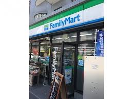 コンビニ　ファミリーマート駒場四丁目店（コンビニ）まで270m