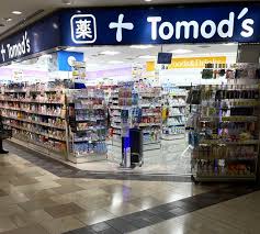 ドラックストア　トモズアコルデ代々木上原店（ドラッグストア）まで739m