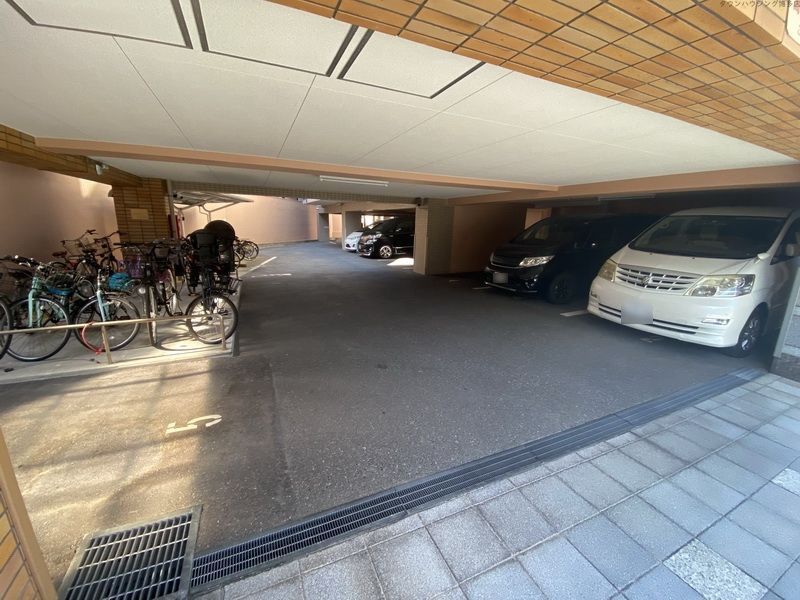 駐車場　駐車場