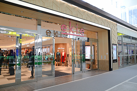 ショッピングセンター　ekie（ショッピングセンター）まで571m