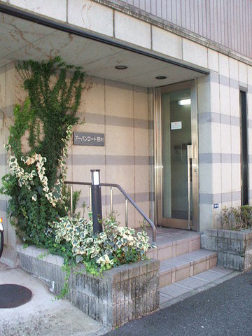 エントランス　☆オートロック付☆ローソンがすぐ隣で便利です☆