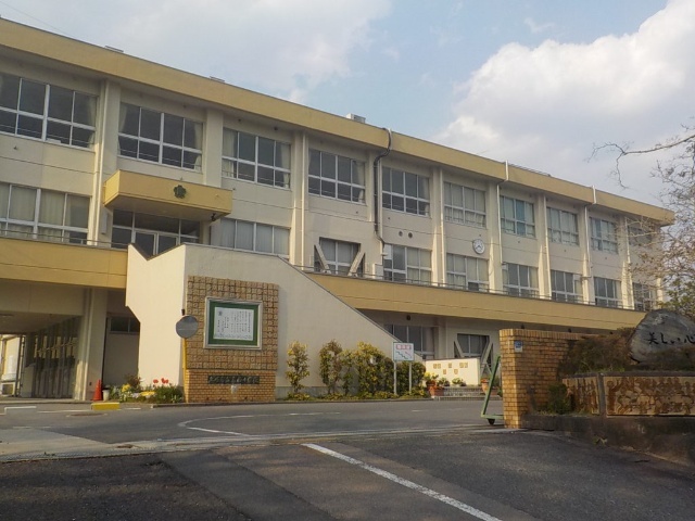 小学校　土岐市立泉西小学校（小学校）まで1506m