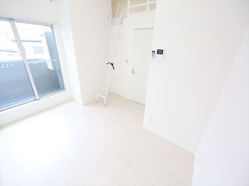 バルコニー　洋室6.7帖　ロフト4.9帖（収納にも寝室にも使えます）