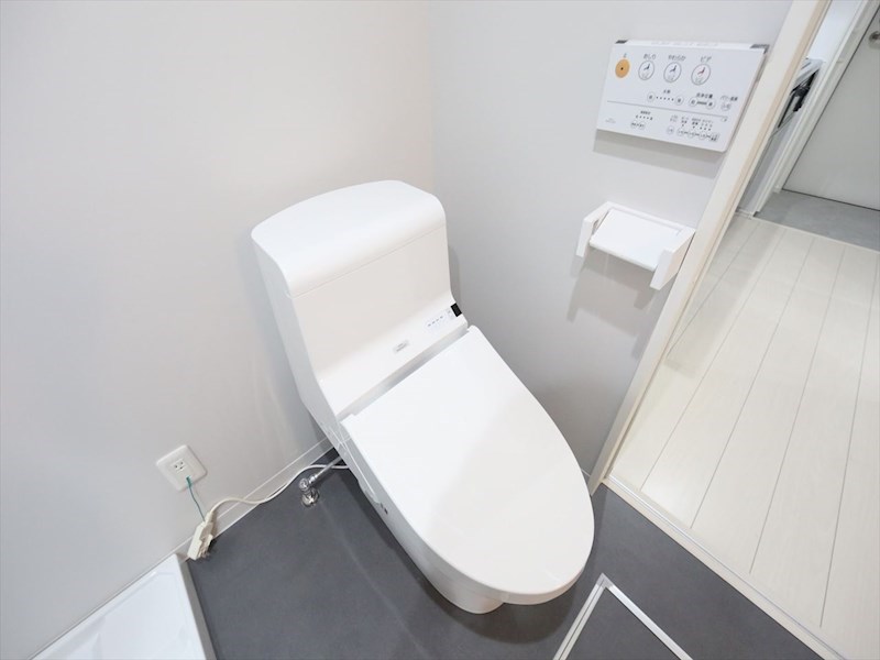 トイレ　温水洗浄暖房便座付トイレ
