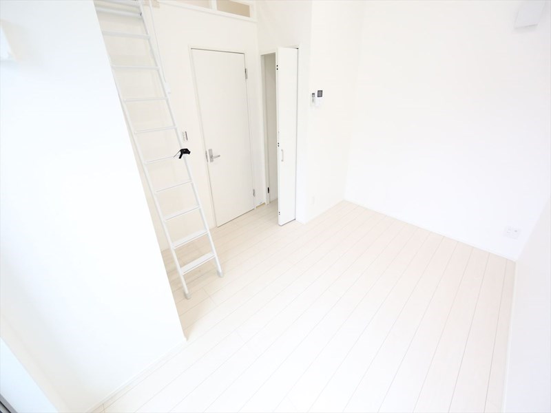 居室・リビング　洋室6.7帖　ロフト4.9帖（収納にも寝室にも使えます）