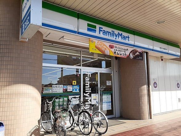 コンビニ　ファミリーマート（コンビニ）まで400m