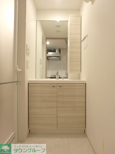 洗面設備　ハンドシャワー付き独立洗面台