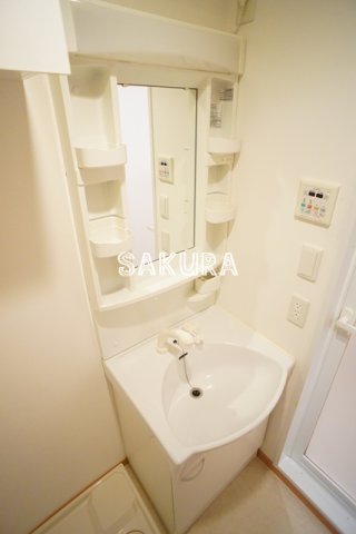 洗面設備　身支度に便利な洗面台！