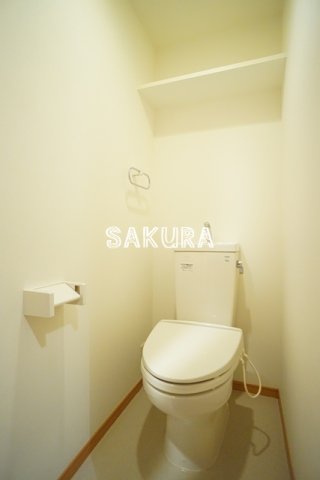 トイレ　落ち着いた色調のトイレです♪