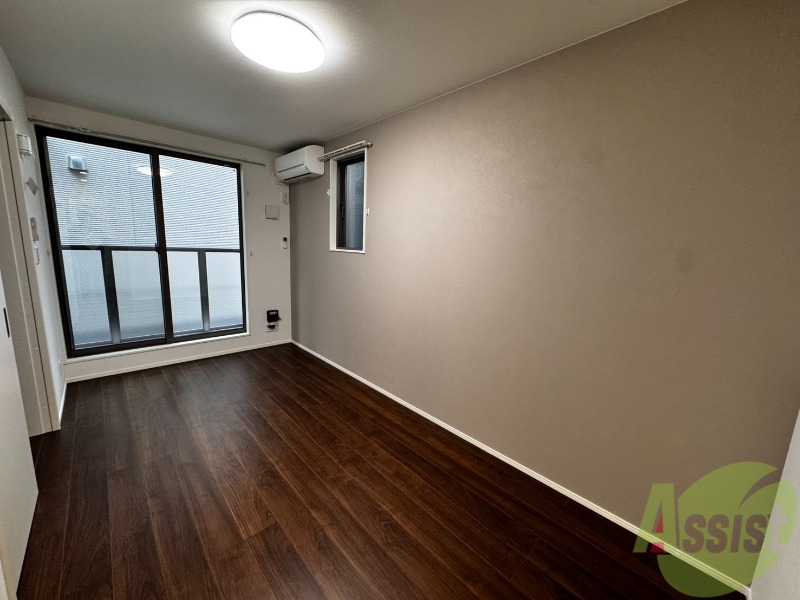 居室・リビング　こちらはリビングになります。シックな内装で良いですね。