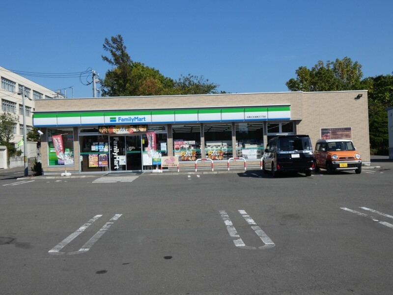 コンビニ　ファミリーマート 札幌北３６条東２０丁目店（コンビニ）まで421m