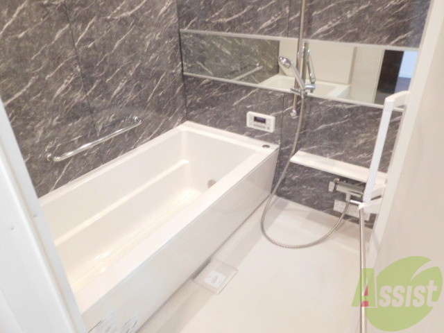 バス・シャワールーム　お風呂かなり広いです