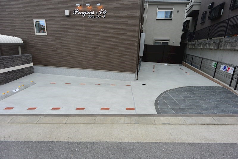 駐車場　駐車場