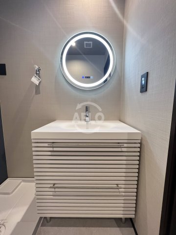 洗面設備　ブエナビスタ難波サウスタワー　独立洗面台