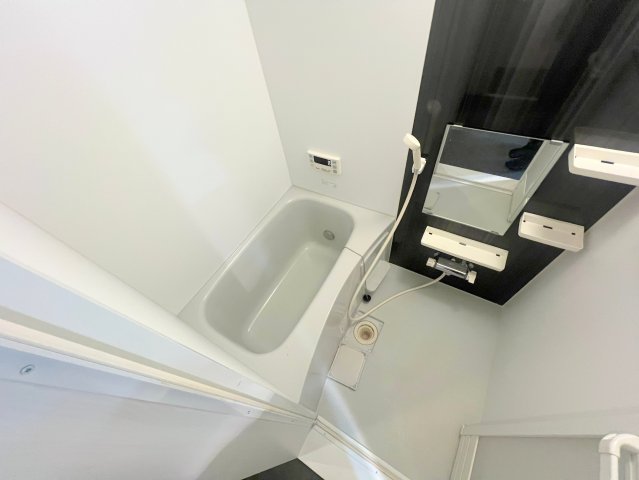 バス・シャワールーム　広めのお風呂は一日の疲れを癒してくれます。