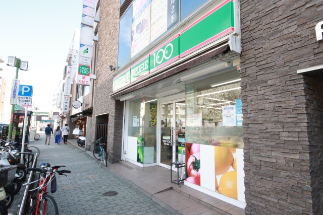 コンビニ　ローソンストア１００　栄五丁目店（コンビニ）まで32m