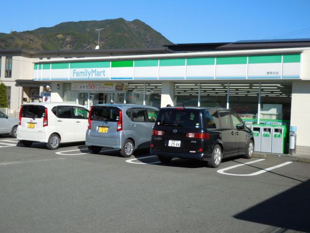 コンビニ　ファミリーマート（コンビニ）まで1m