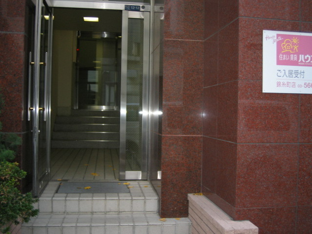 エントランス　オートロック付きで女性も安心ですね☆