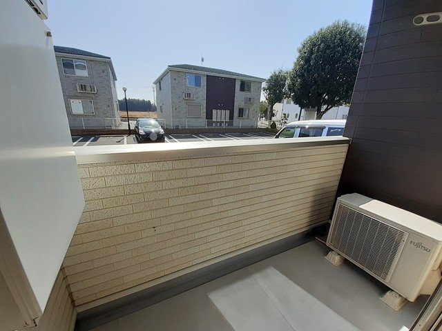 バルコニー　開放的で明るい空間を演出してくれるバルコニーです