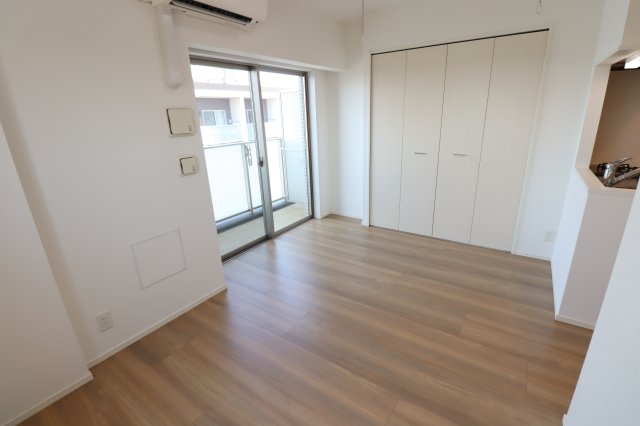 居室・リビング　こちらの居間で趣味の時間をお楽しみください