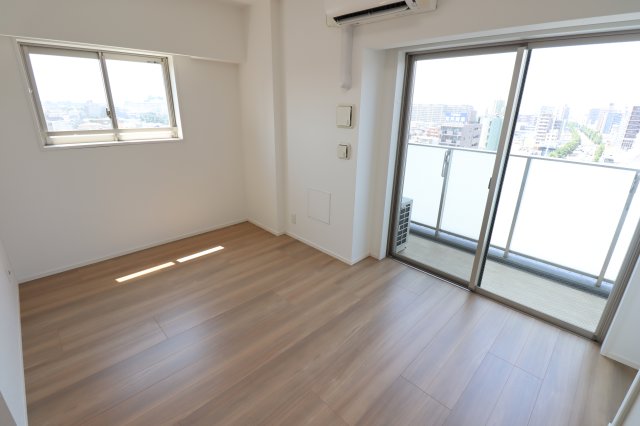 居室・リビング　こちらの居間で趣味の時間をお楽しみください