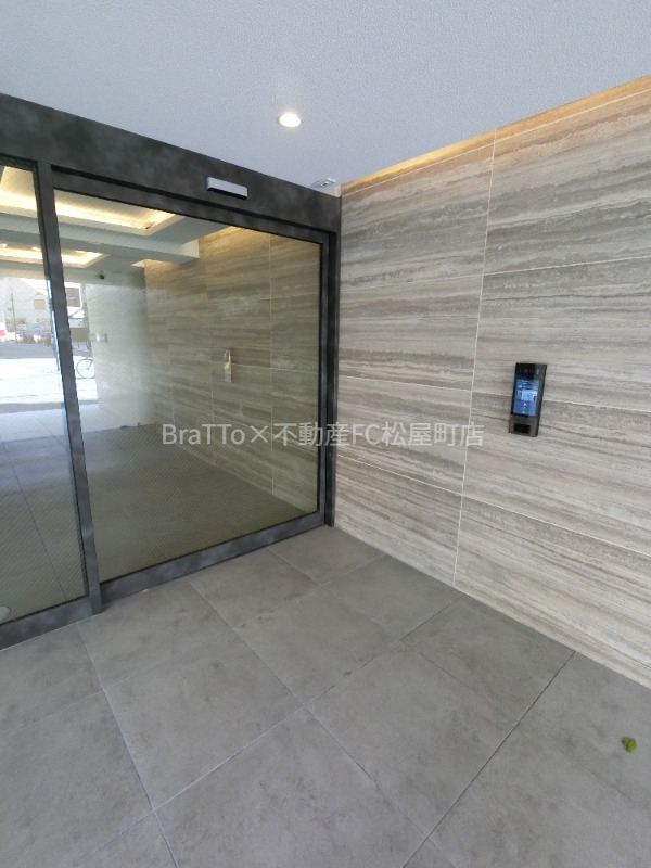 エントランス　マンション共用部分（オートロック付き）