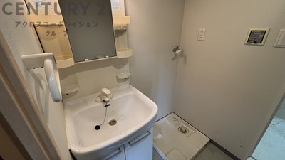 洗面設備　洗面所内に室内洗濯機置き場がついてます！