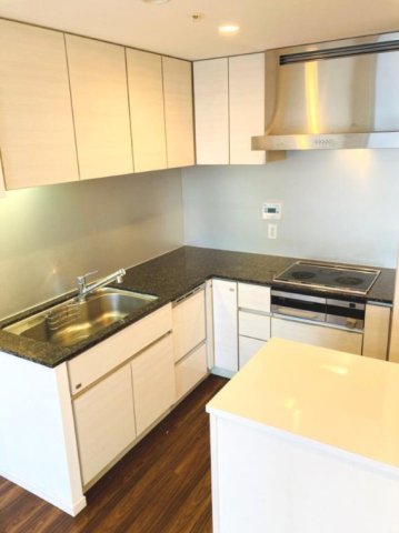 キッチン　別部屋参考写真です