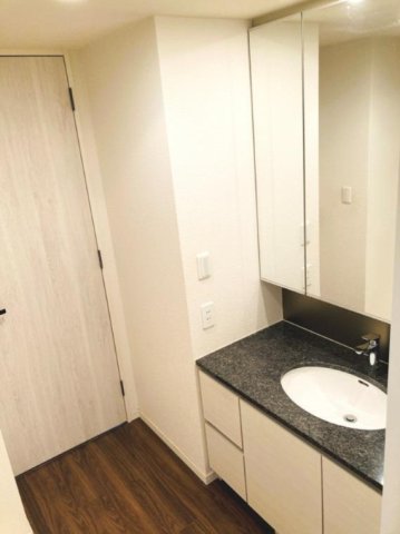 洗面設備　別部屋参考写真です