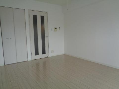 居室・リビング　室内