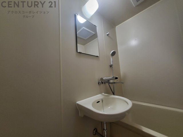 洗面設備　浴室内に洗面台付き！