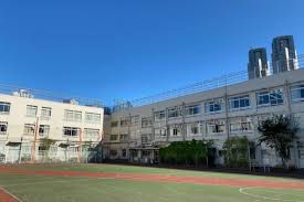 小学校　西新宿小学校（小学校）まで858m