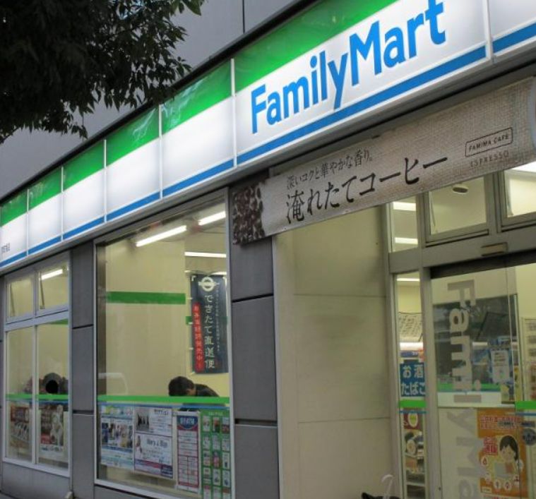 コンビニ　ファミリーマート 京町堀店（コンビニ）まで40m