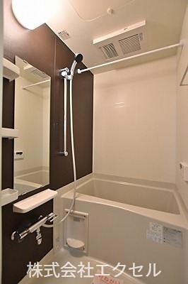 バス・シャワールーム　追い焚き機能付きです。