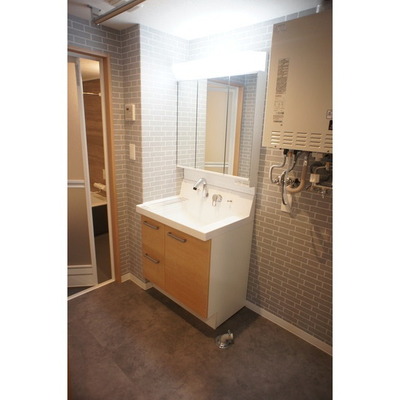 洗面設備　シャワードレッサー付きです！