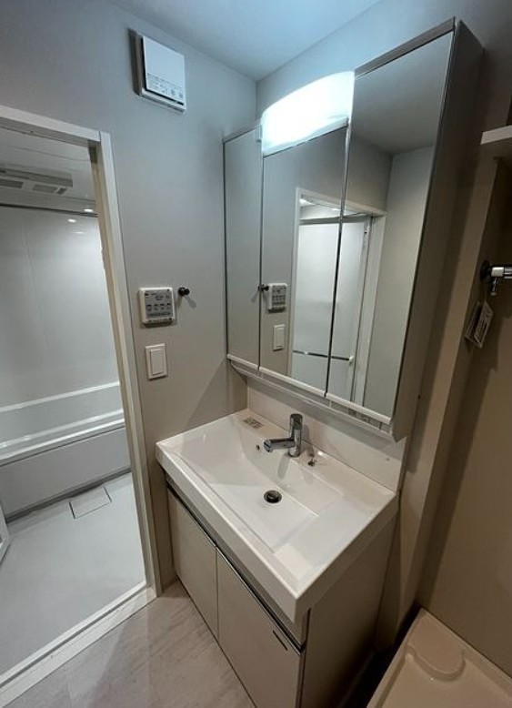 洗面設備　使いやすい洗面所です