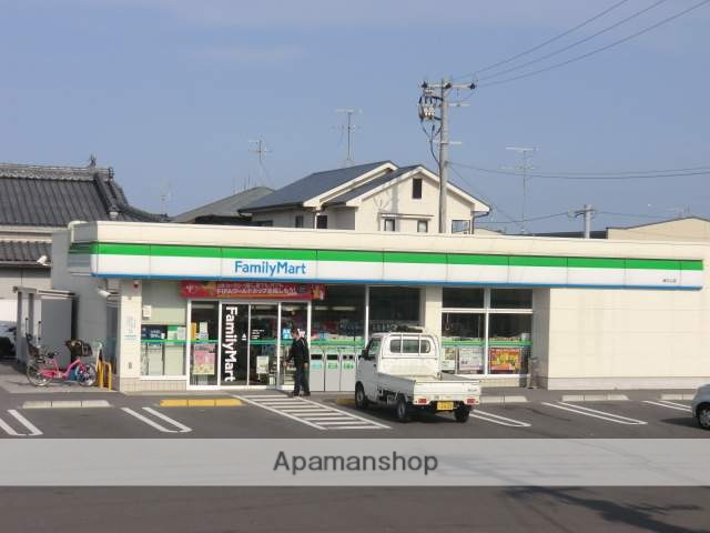 コンビニ　ファミリーマート（コンビニ）まで20m