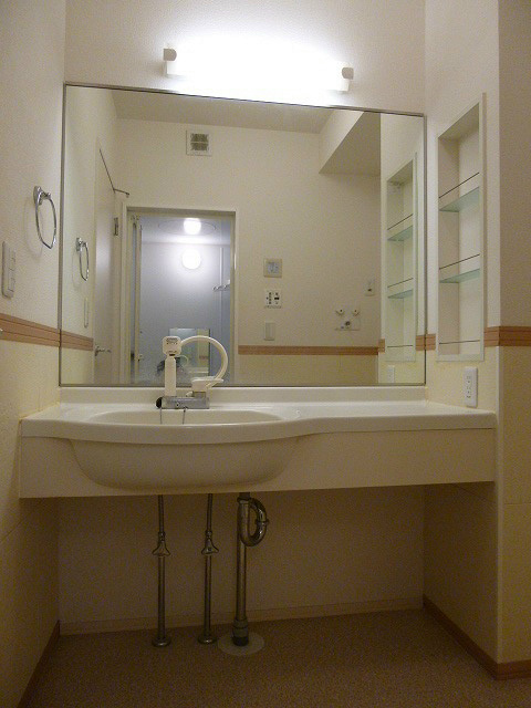 洗面設備　※写真は101号室です（反転）