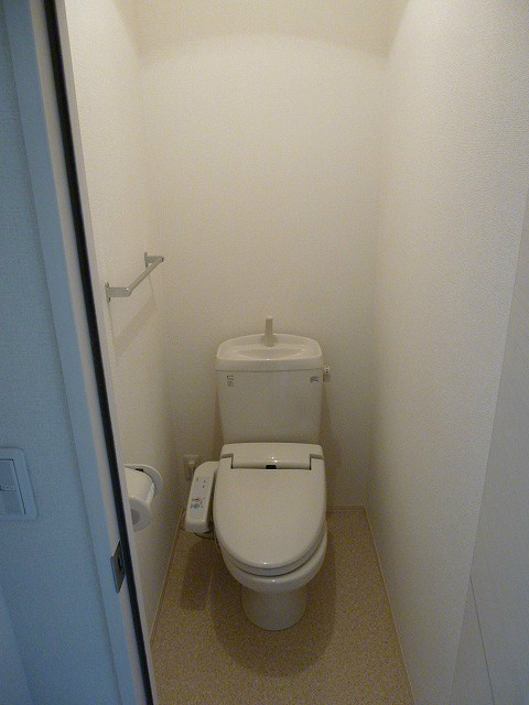 トイレ　※写真は101号室です（反転）