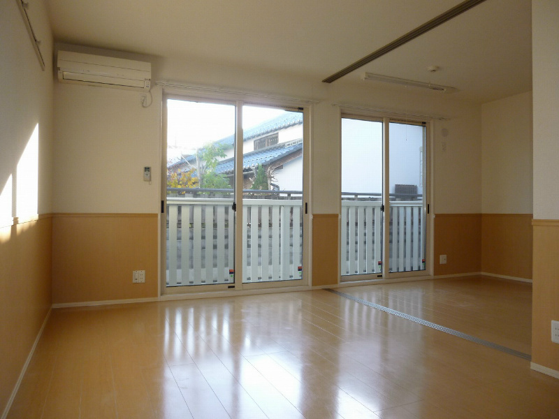 居室・リビング　※写真は101号室です（反転）