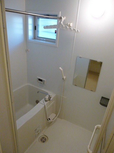 バス・シャワールーム　追い焚き機能・浴室換気乾燥機付きバス　　　※写真は101号室