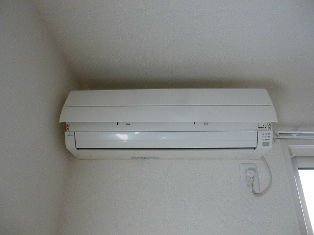 その他設備　エアコン　　　※写真は101号室です（反転）