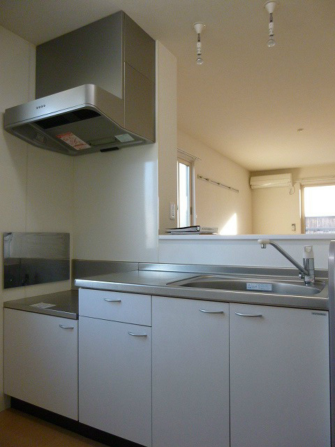 キッチン　※写真は101号室です（反転）